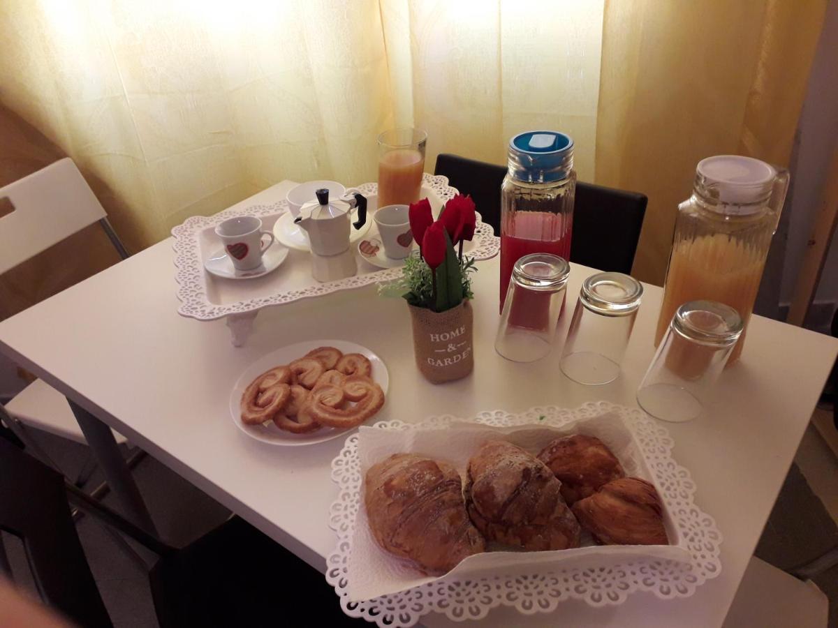 Alexander Hostel Неаполь Екстер'єр фото