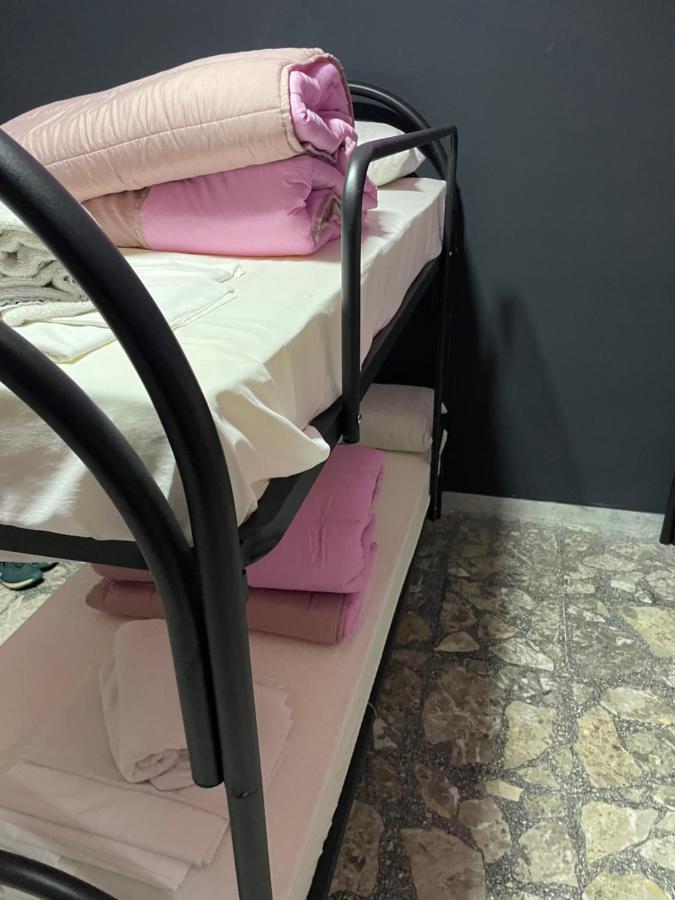 Alexander Hostel Неаполь Екстер'єр фото