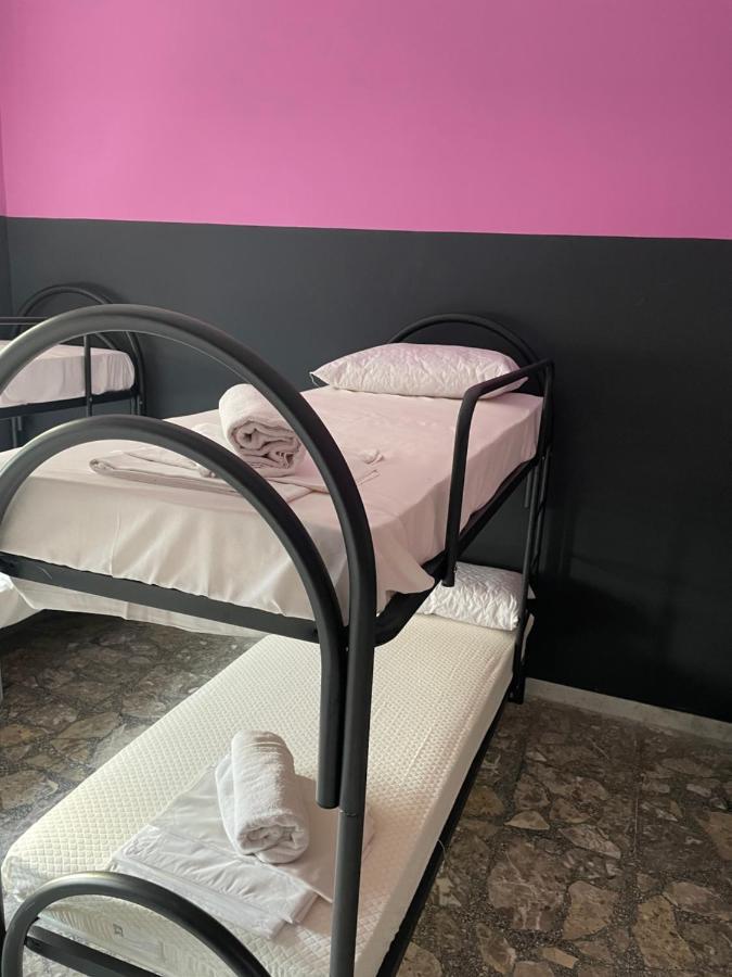 Alexander Hostel Неаполь Екстер'єр фото