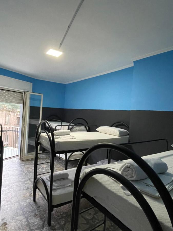 Alexander Hostel Неаполь Екстер'єр фото