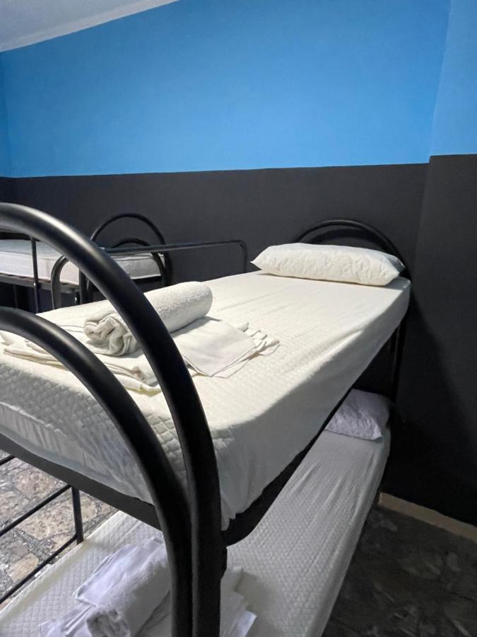 Alexander Hostel Неаполь Екстер'єр фото
